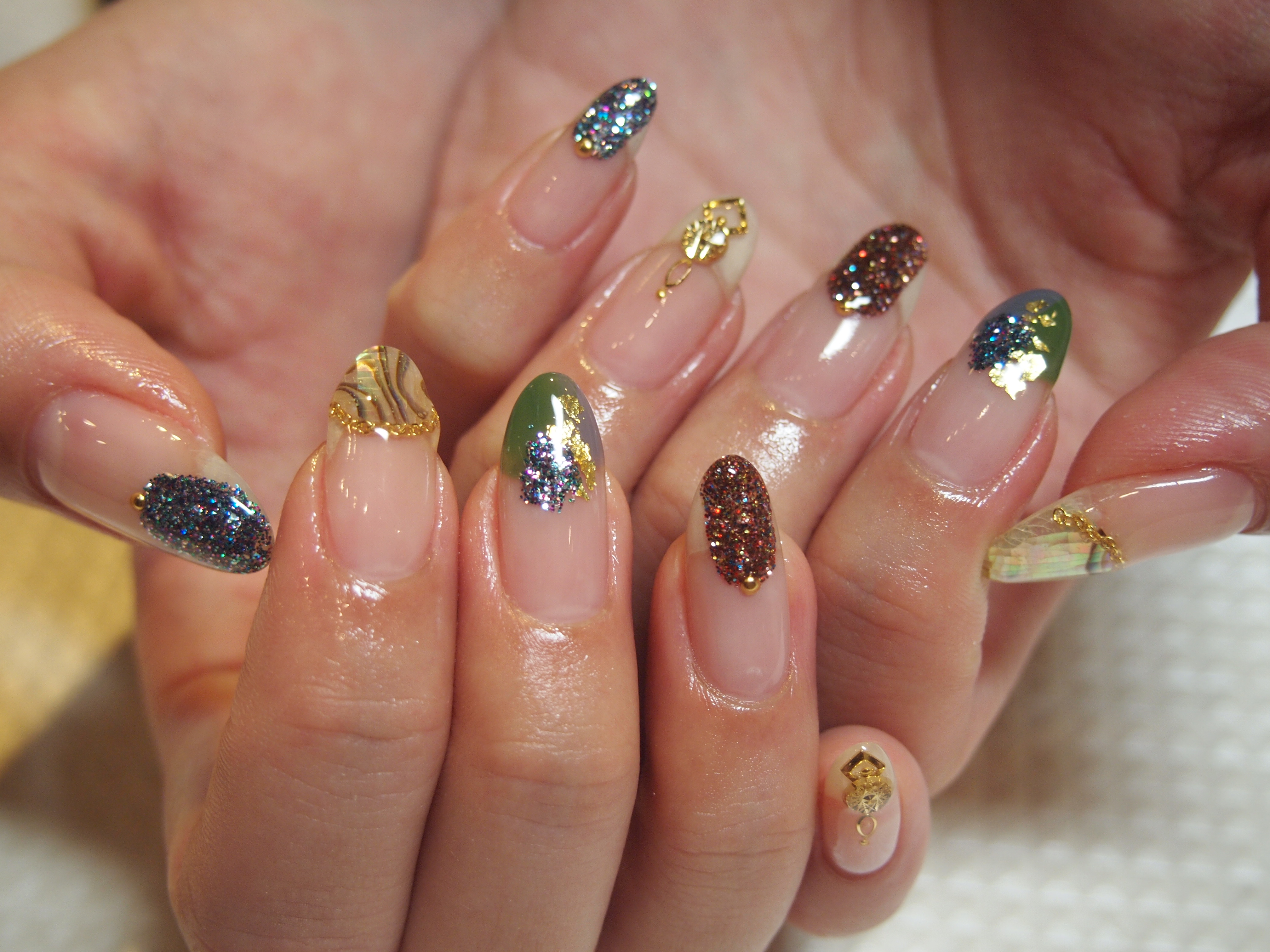 グリッターネイル｜松山市ネイルサロンピンクベリー